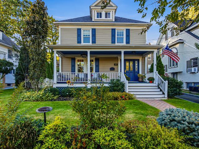 House for sale in Port Washington, Nassau County