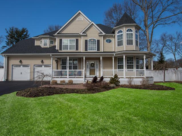 House for sale in Smithtown, New York