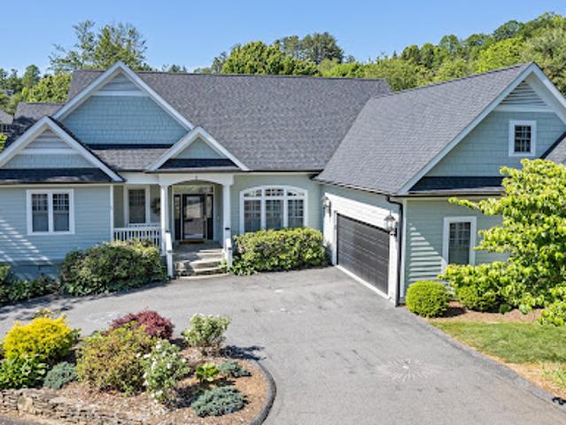 House for sale in Horse Shoe, North Carolina