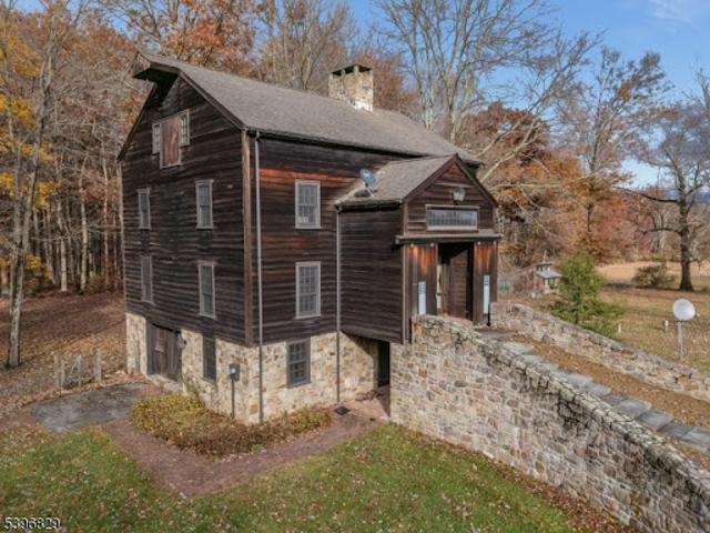 House for sale in Hampton, New Jersey