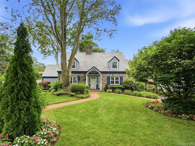 House for sale in Huntington, New York