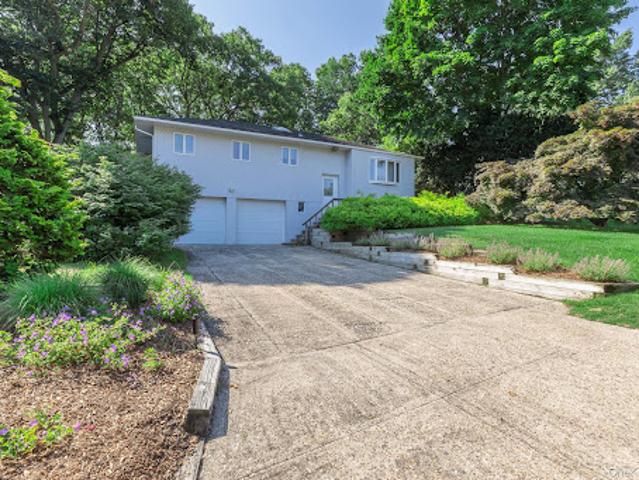 House for sale in Smithtown, New York