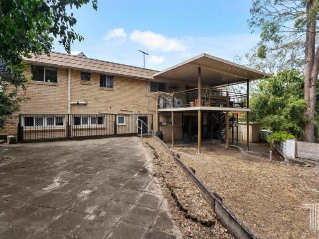 House for sale in Holland Park West, Greater Brisbane