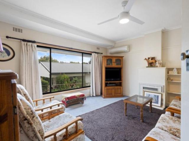 House for sale in Victoria