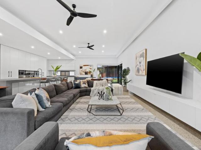House for sale in Park Orchards, Melbourne