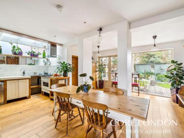 House for sale in Acton, London Borough of Ealing