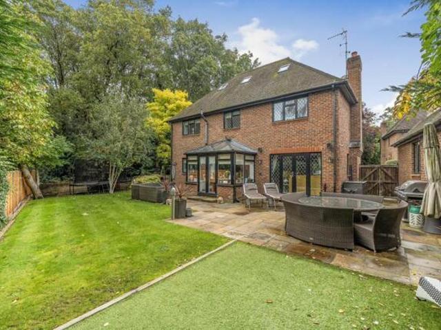 House for sale in Ashtead Park, Pachesham Park