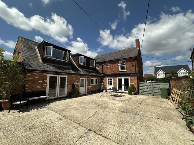House for sale in Aston Clinton, Buckinghamshire