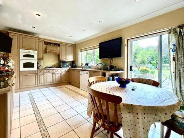 House for sale in Heol-las, Surrey