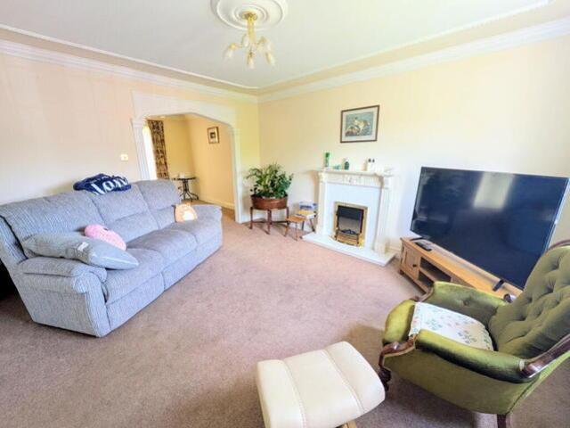 House for sale in Cwmgwili, Wales