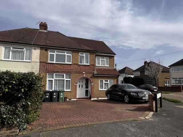 House for sale in Chessington, Hook