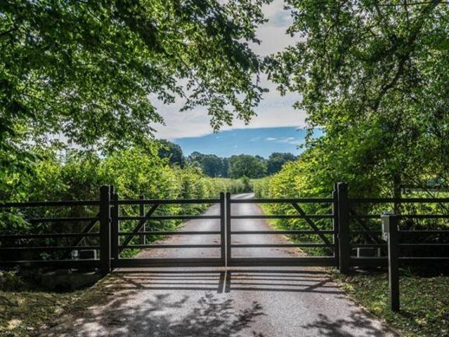 House for sale in Fole, Surrey