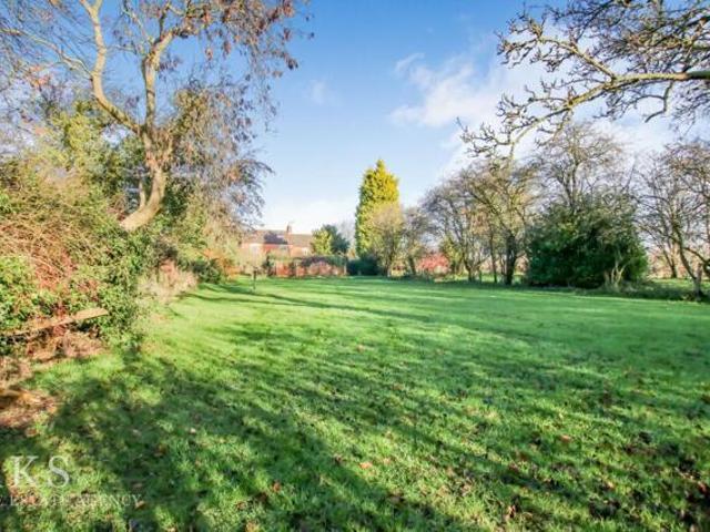 House for sale in Froggatt, East Midlands