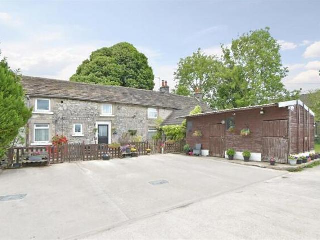 House for sale in Peak Dale, Charlesworth