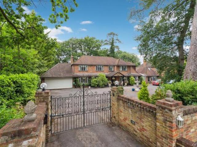 House for sale in Farnham Common, Buckinghamshire