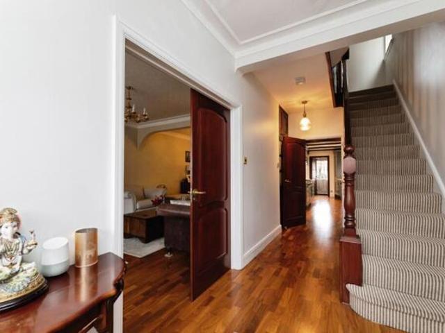 House for sale in Gants Hill, Greater London