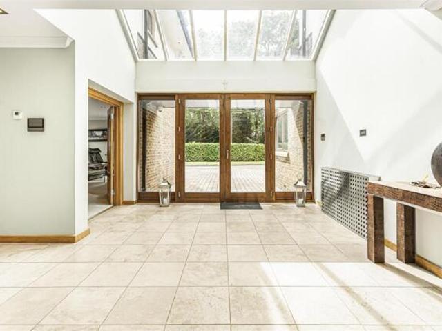 House for sale in How Wood, Five Acres