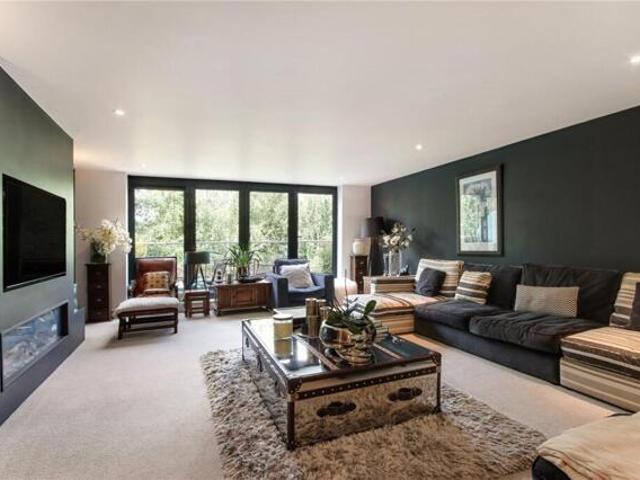 House for sale in Broadwater Down, Sandown Park