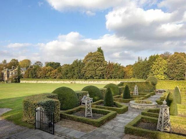 House for sale in Warmfield cum Heath, Heath