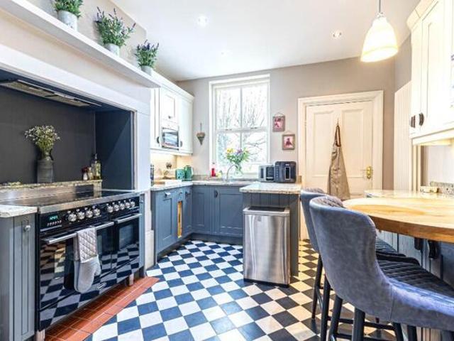 House for sale in Agbrigg, Heath