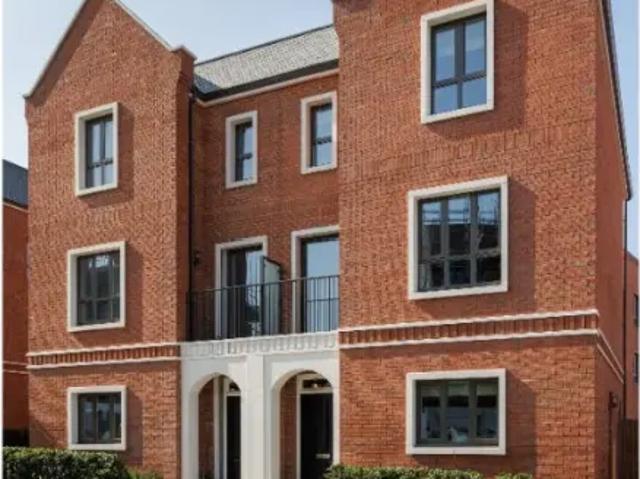 House for sale in Springfield Village, Greater London