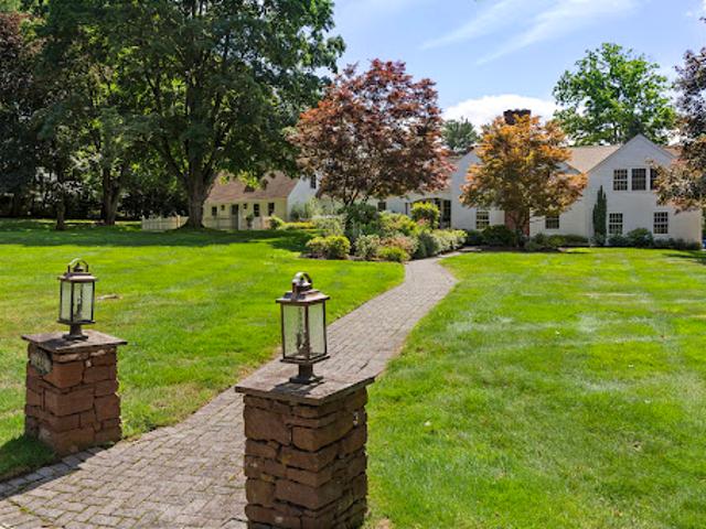 House for sale in Farmington