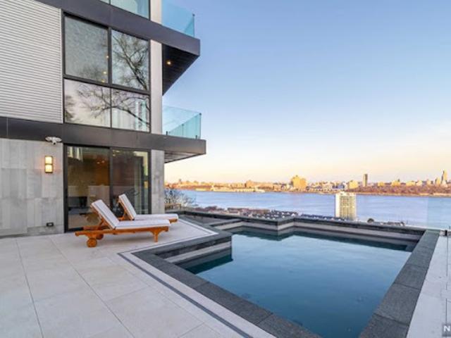 House for sale in Cliffside Park, New Jersey