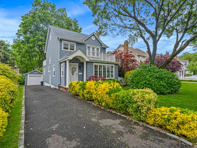 House for sale in Manhasset House for sale in Manhasset