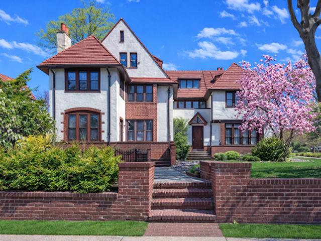 House for sale in Queens, Arverne