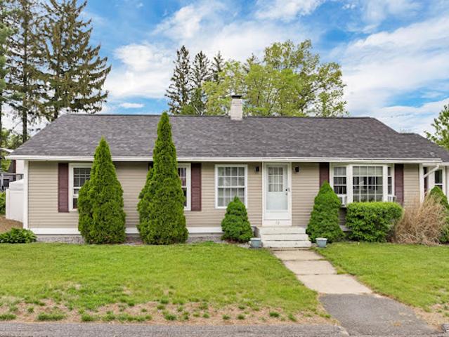 House for sale in Goffstown