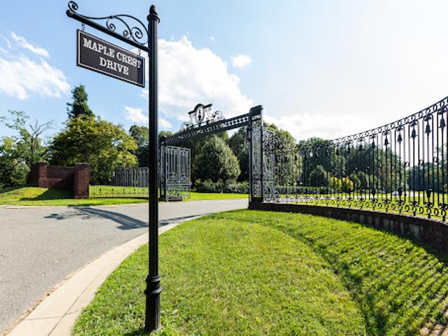 House for sale in Old Westbury