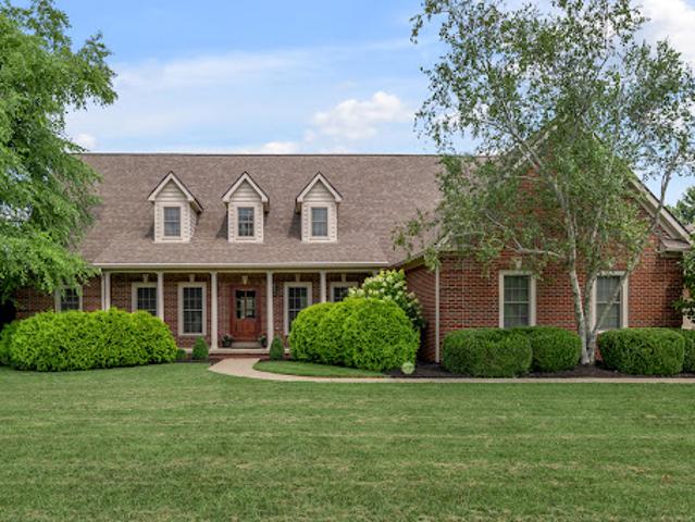House for sale in Versailles, Woodford County
