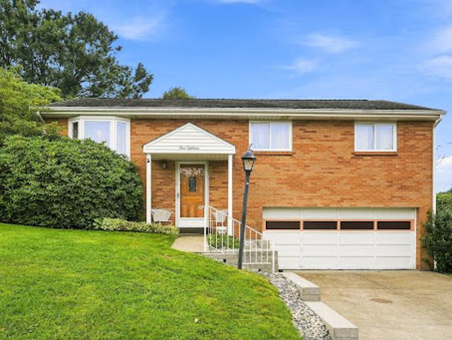 House for sale in Oakdale, Pennsylvania