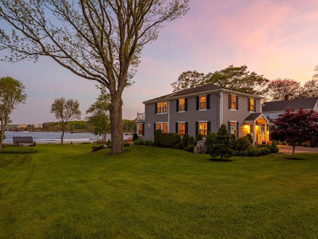 House for sale in Cape Elizabeth, Maine