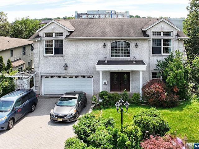 House for sale in Fort Lee, New Jersey