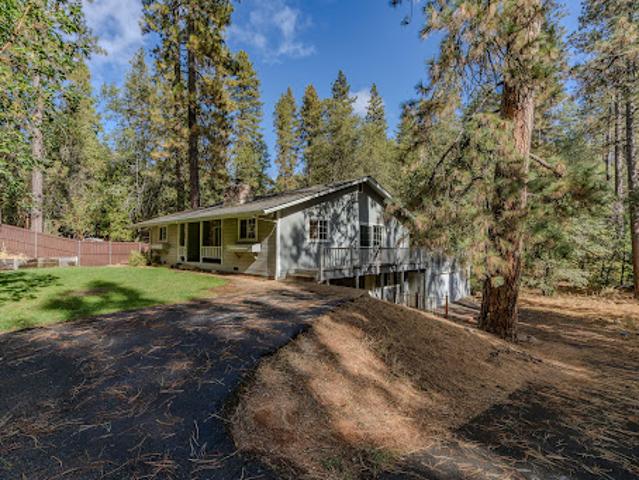 House for sale in Pine Grove