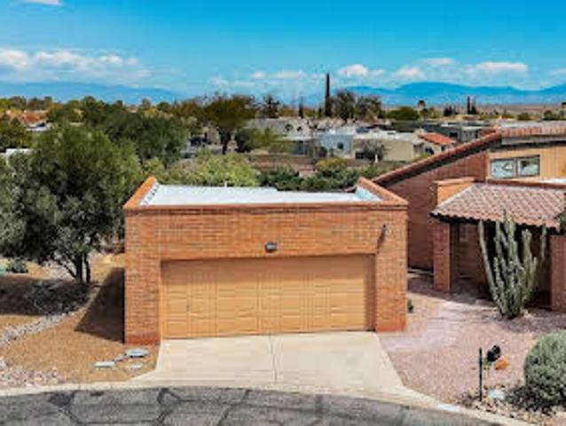 House for sale in Green Valley