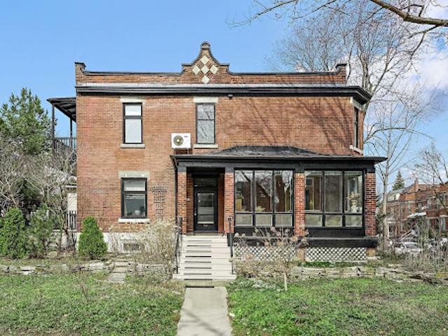 House for sale in Westmount
