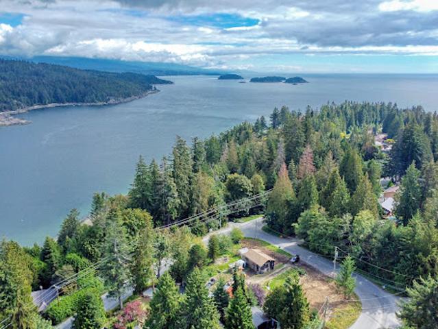 House for sale in Halfmoon Bay, British Columbia