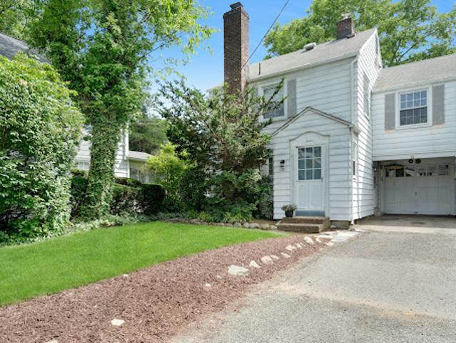 House for sale in Fair Lawn, New Jersey