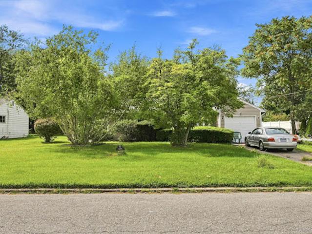 House for sale in Bay Shore, Town of Islip