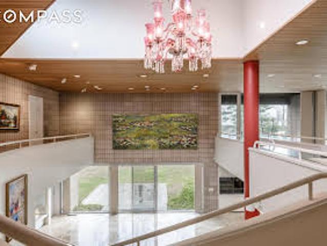 House for sale in Old Westbury