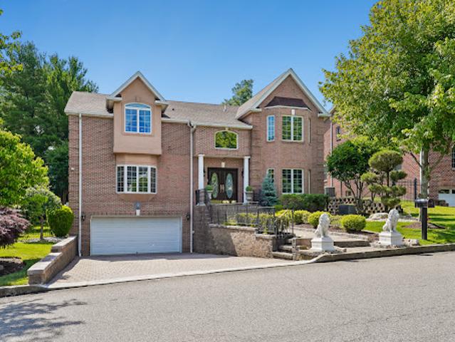 House for sale in Englewood Cliffs, New Jersey
