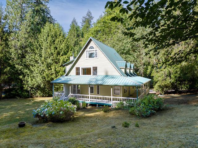 House for sale in Bainbridge Island, Washington