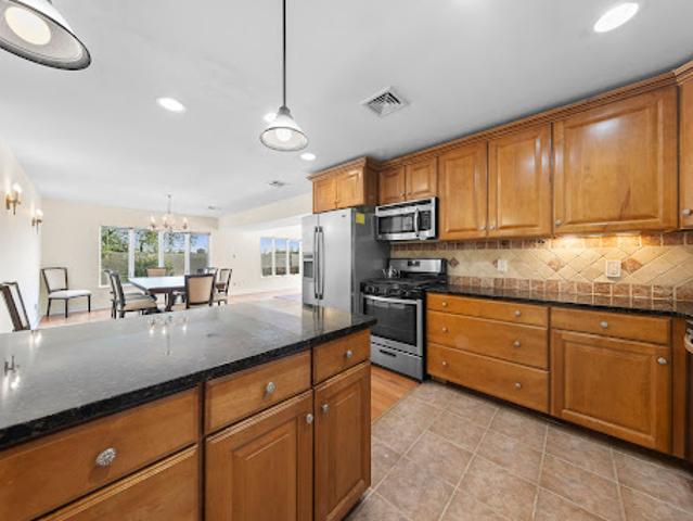 House for sale in Edgewater, New Jersey