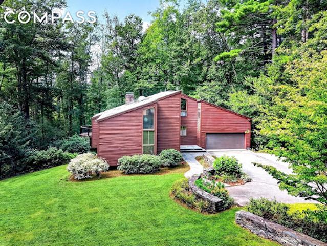 House for sale in Bedford, Middlesex County