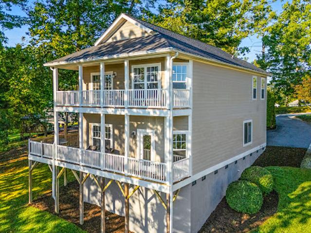 House for sale in Hendersonville, North Carolina