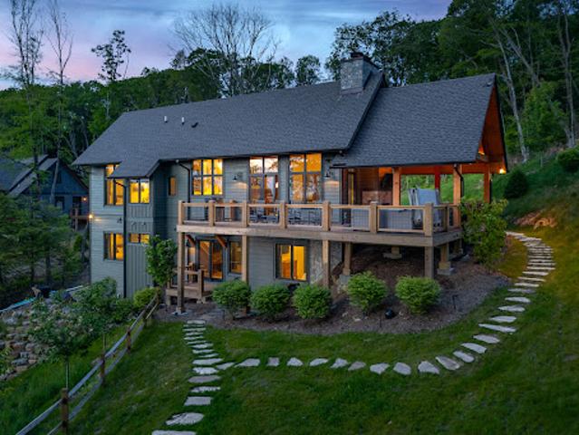 House for sale in Elk Park
