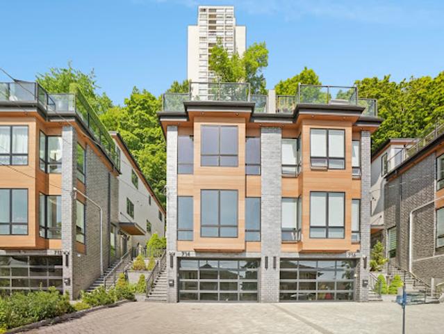 House for sale in Edgewater, New Jersey