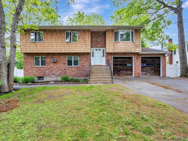 House for sale in Holbrook
